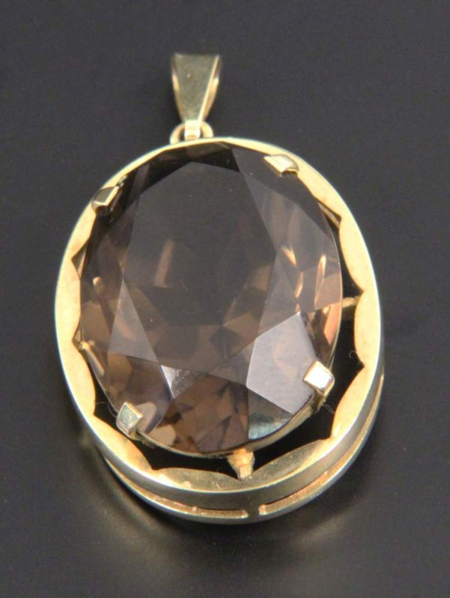 ANHÄNGER MIT TOPAS333/000 Gelbgold. H.3cm, brutto ca. 10,10gAufrufpreis: 40 EUR

A PENDANT WITH