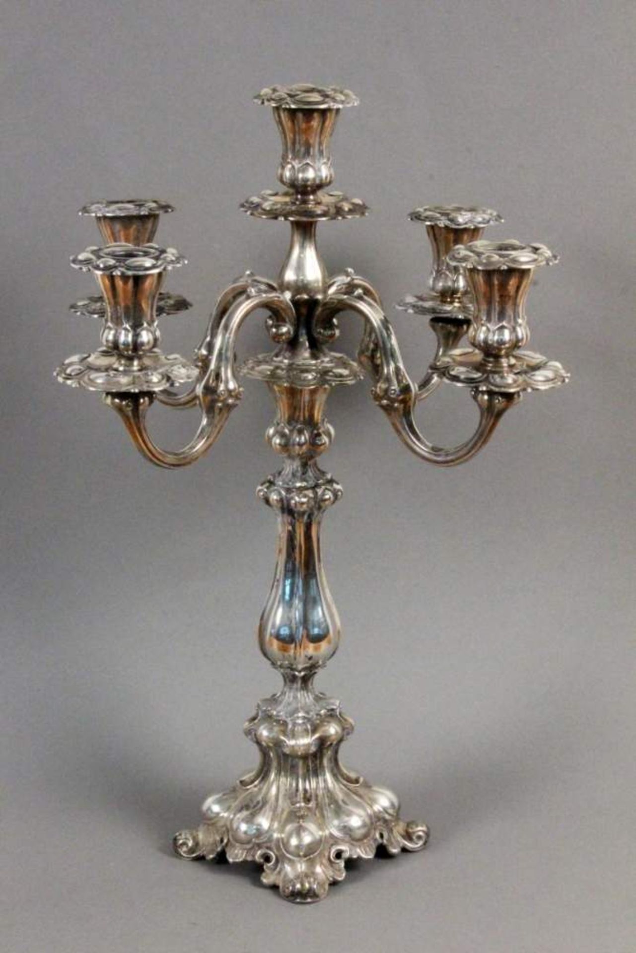 GIRANDOLESchwäbisch Gmünd um 1900 Silber 800. Prunkvoller, 5-flammiger Kerzenleuchter im Barockstil.