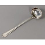 SUPPENKELLESilber 800, Barockform. Ca. 214gAufrufpreis: 60 EUR

A LADLESilver (800), baroque form,