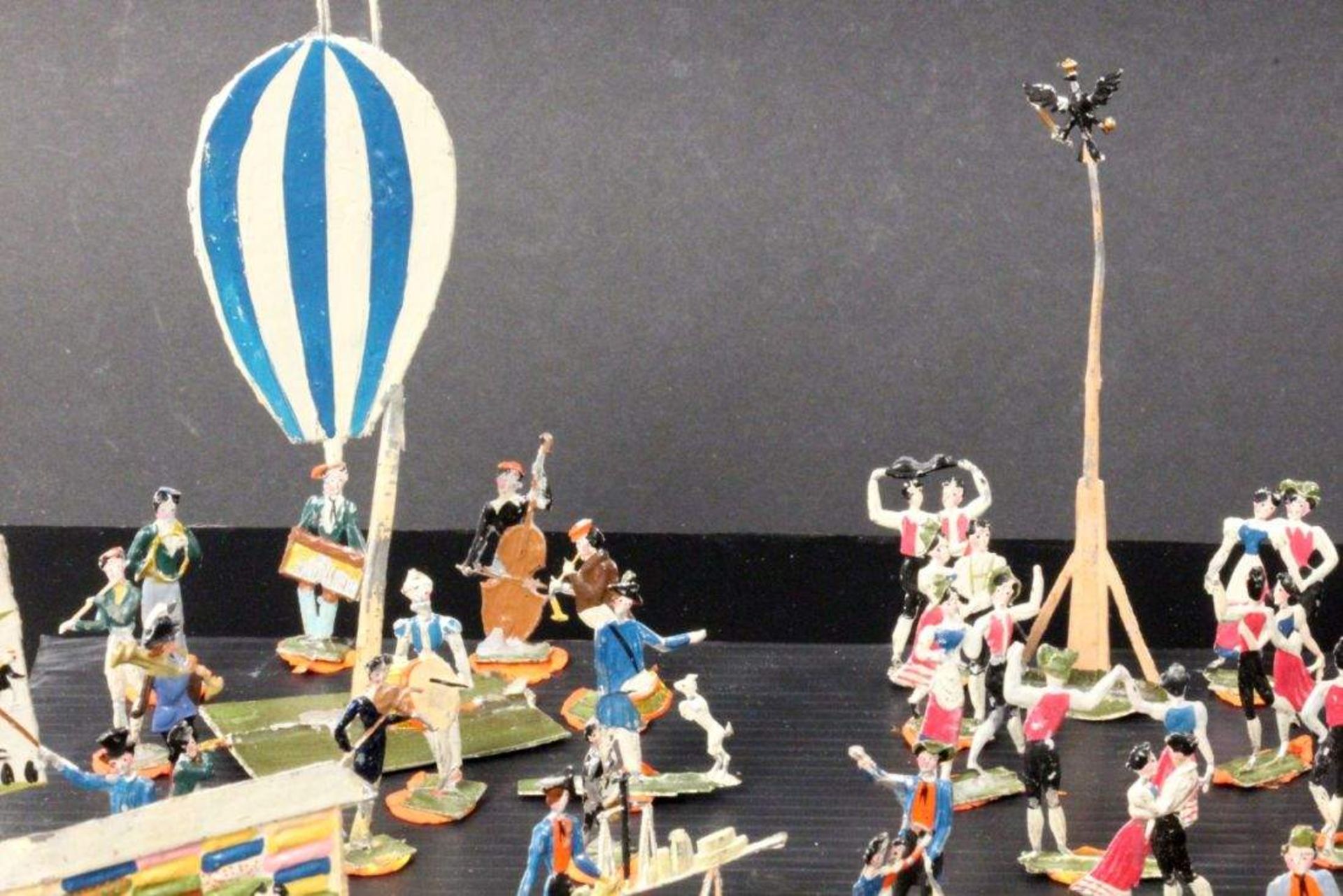 KONVOLUT ZINNFIGURENCa. 106 Teile aus Zirkus, Festen und Marktszenen. Bemalt. H. ca. 2,5 - - Bild 4 aus 4