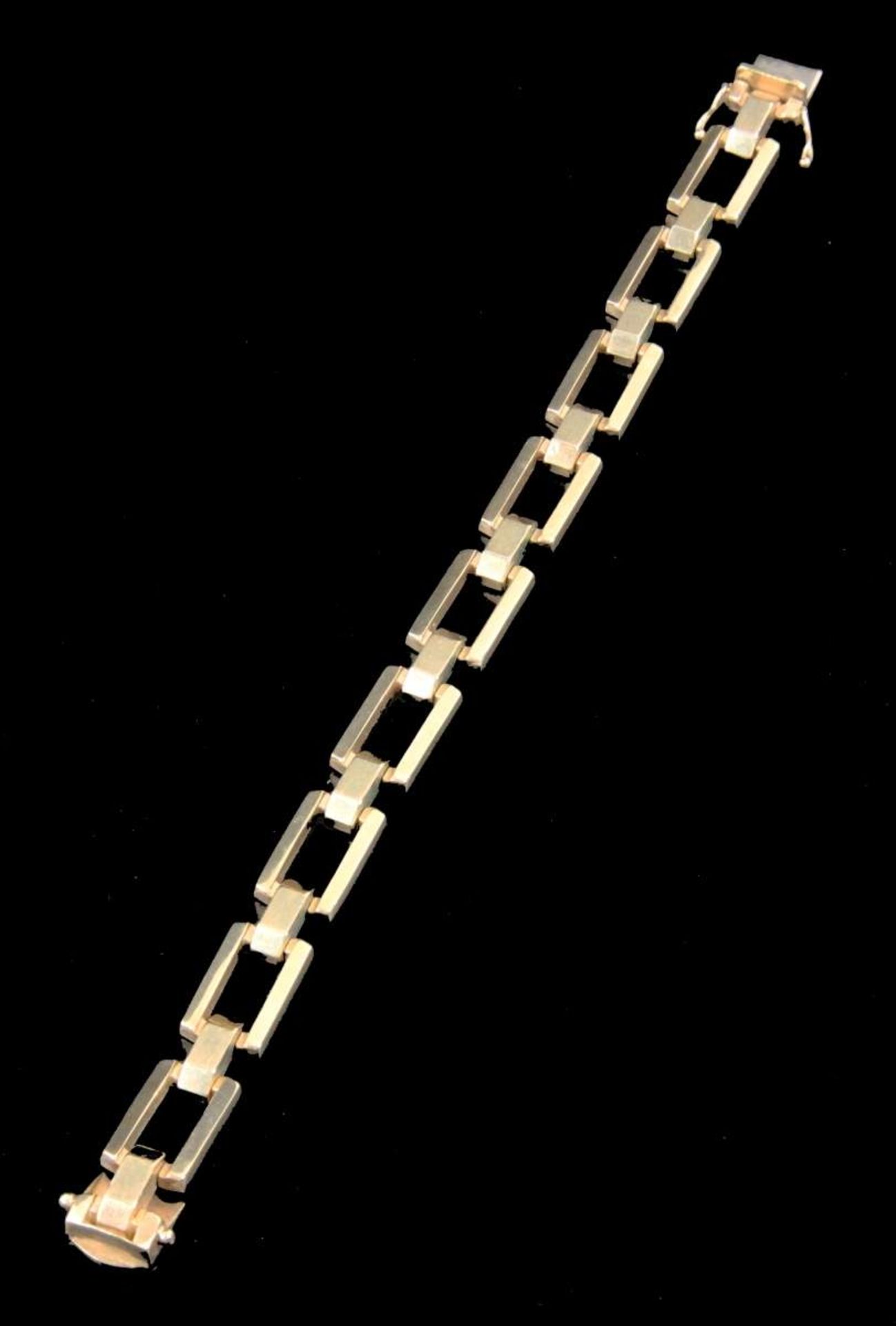 GOLDARMBAND333/000 Gelbgold. L.21cm, ca. 17,60gAufrufpreis: 150 EUR

A GOLD BRACELET8ct yellow gold,