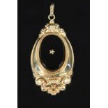 BIEDERMEIER-ANHÄNGER333/000 Gelbgold mit Onyx. H.4,2cm, brutto ca. 3,68gAufrufpreis: 20 EUR

A