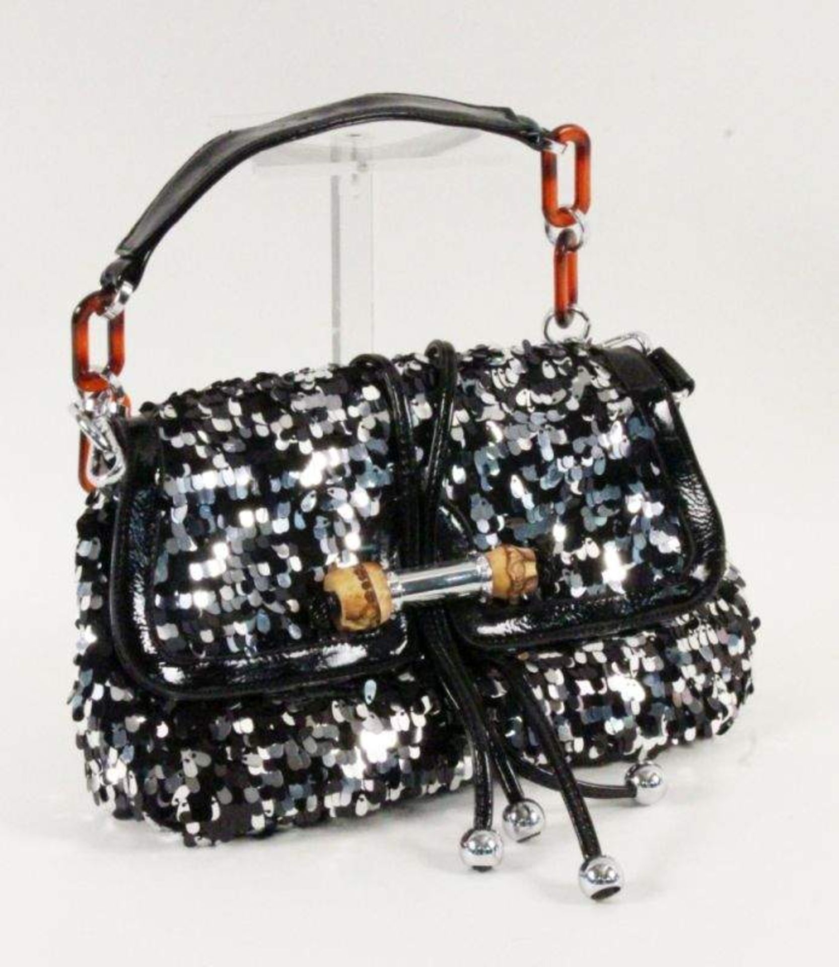 DESIGNER HANDTASCHE MIT PAILLETTENAufrufpreis: 40 EUR

A LADIE'S HANDBAGOpening price: 40 EUR