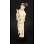 GEISHAJapan, Meiji um 1900 Aus Elfenbein geschnitzte Frauenfigur. Auf Holzsockel. H.25cmAufrufpreis: