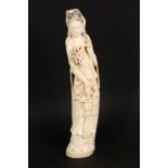 GEISHAJapan, Meiji um 1900 Aus Elfenbein geschnitzte Frauenfigur. H.36,5cmAufrufpreis: 1300 EUR

A