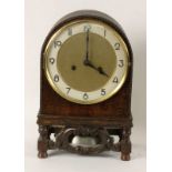 TISCHUHRHamburg American Clock Company um 1930 Gehäuse aus Eichenholz, Pendulenwerk mit Schlag auf