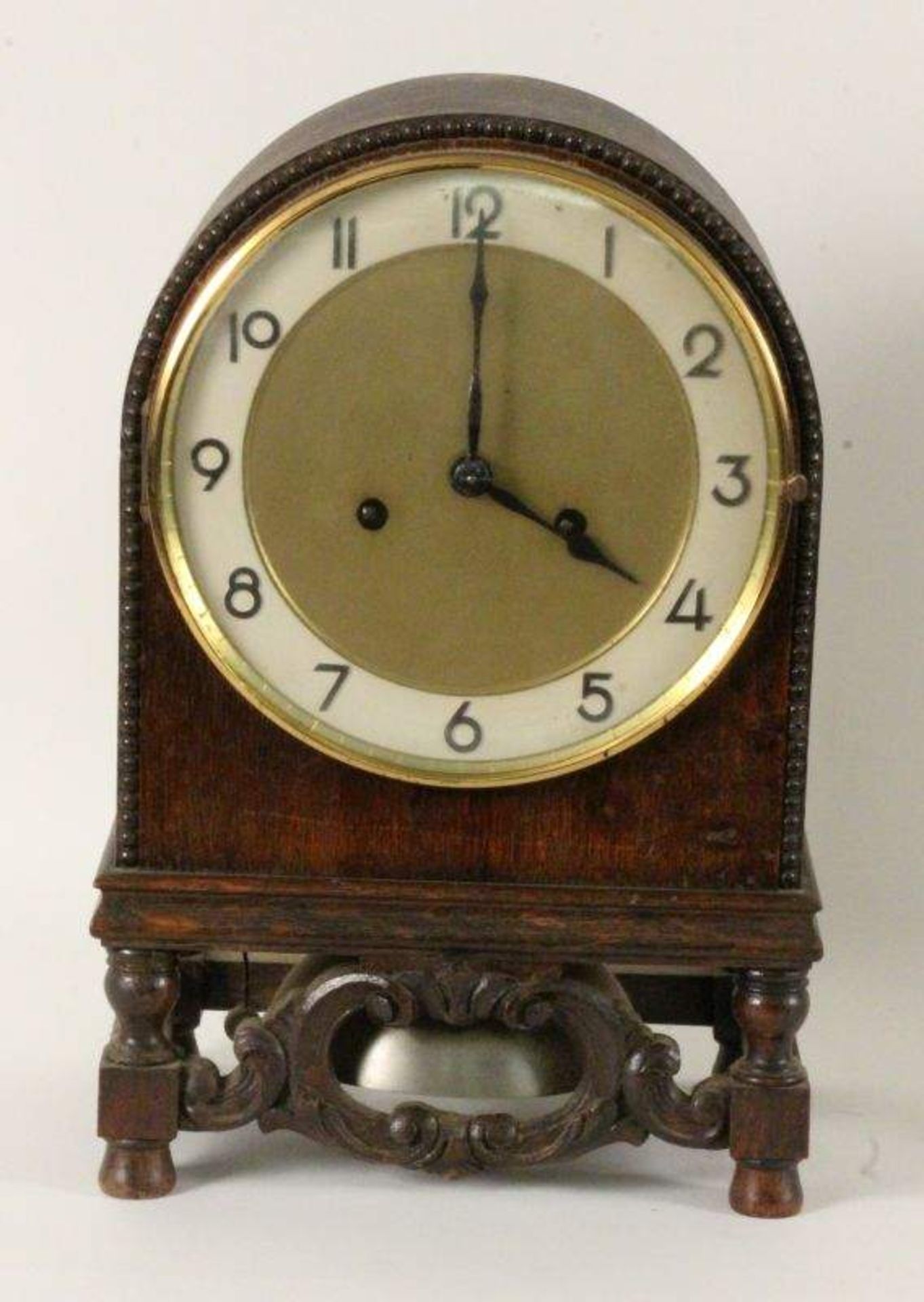 TISCHUHRHamburg American Clock Company um 1930 Gehäuse aus Eichenholz, Pendulenwerk mit Schlag auf