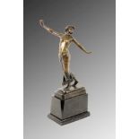 W. SCHAFFERTDeutscher Bildhauer um 1900 Halbakt einer tanzenden jungen Frau. Bronze, dunkelbraun