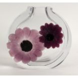 ZIERVASEDaum, Nancy Dickwandiges Farbloses Glas. Schauseite mit eingeschmolzenen violetten Blüten