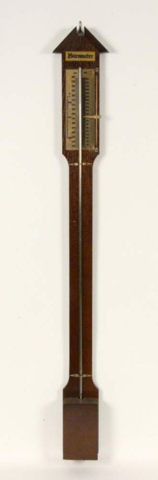 BAROMETERum 1900 Holzgehäuse mit Quecksilbersäule. H.96cmAufrufpreis: 20 EUR

A BAROMETERca. 1900