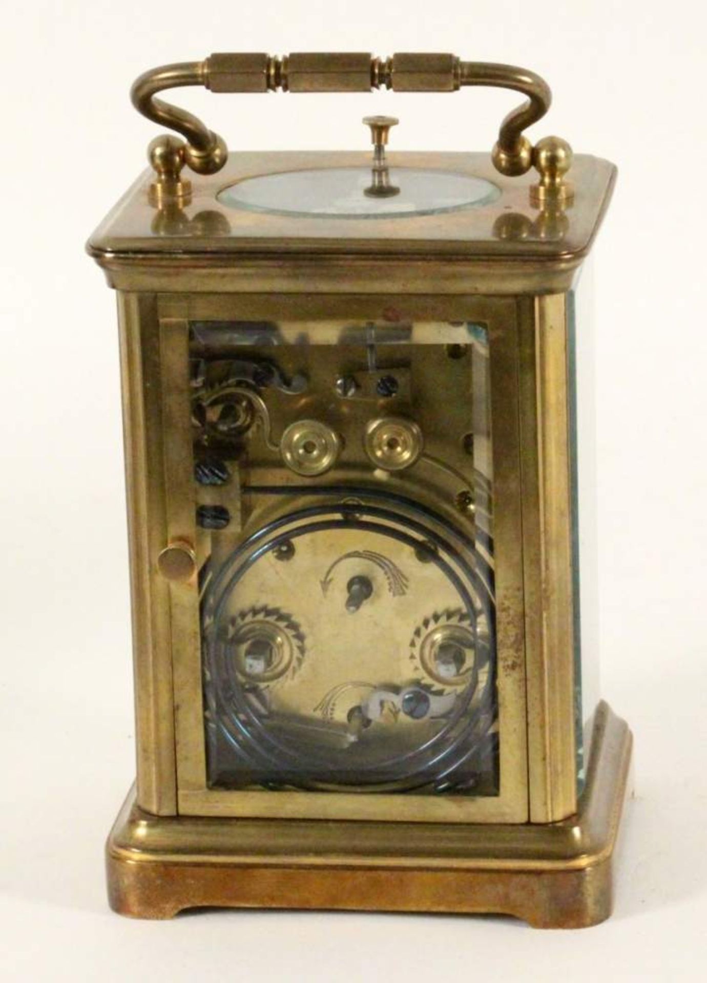 REISEUHR MIT WECKERFUNKTIONEngland um 1900 Allseitig verglastes Messinggehäuse. 8-Tagewerk mit - Bild 2 aus 2