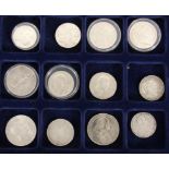 SAMMLUNG VON 12 ALTEN SILBERMÜNZEN18.-20. Jh.Aufrufpreis: 100 EUR

A COLLECTION OF 12 OLD SILVER