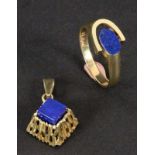 DAMENRING UND ANHÄNGER MIT LAPISLAZULI 585/000 Gelbgold. Brutto ca. 5,75g. Ringmaß