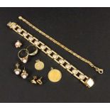 KONVOLUT GOLDSCHMUCK 585/000 Gelbgold. 2 Armbänder, 3 Anhänger, 2 Ringe und 2 paar Ohrstecker.