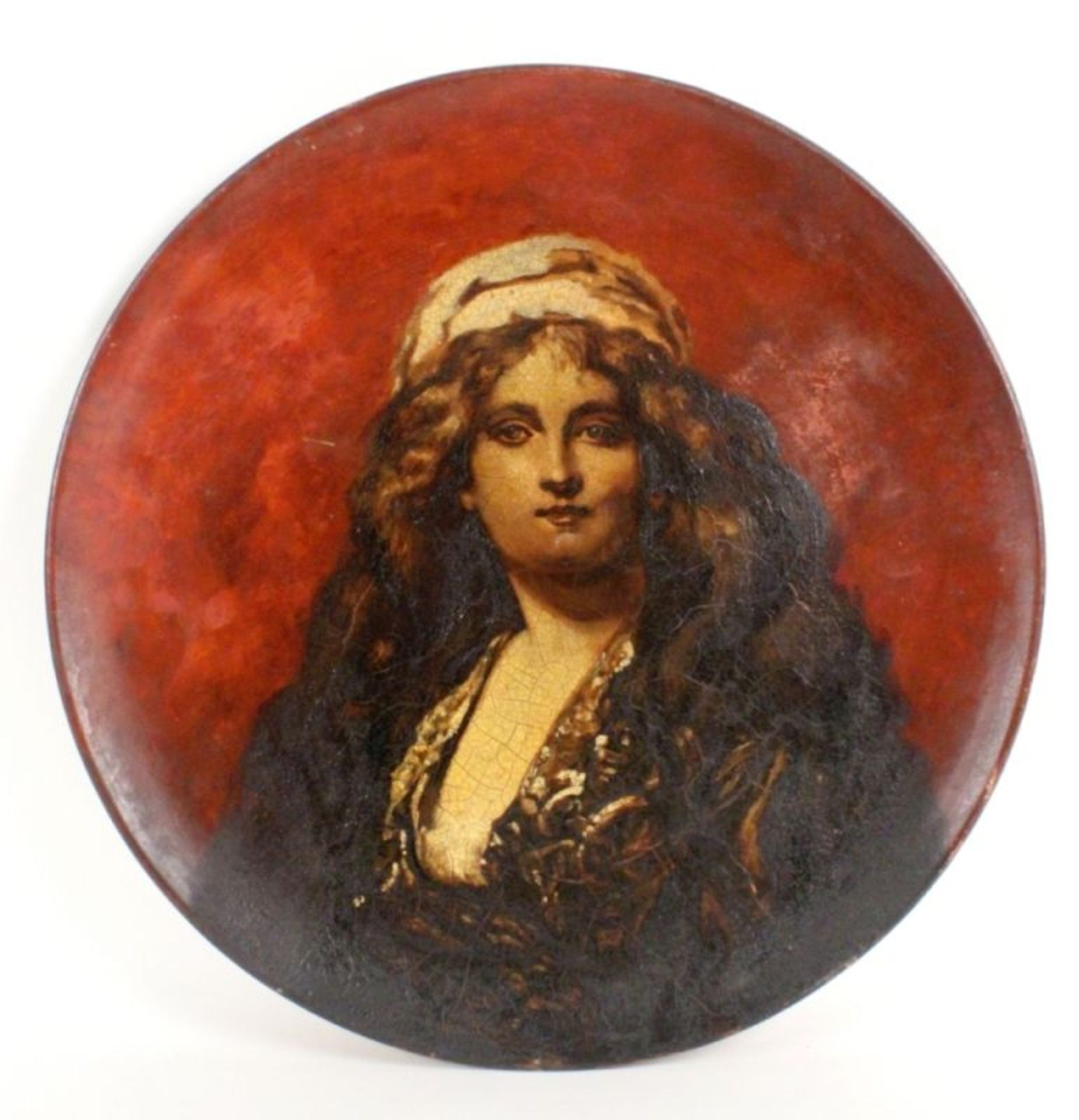 GROSSER WANDTELLERum 1900 Keramik, farbig bemalt mit Portrait einer Orientalin. Rötlicher Scherben