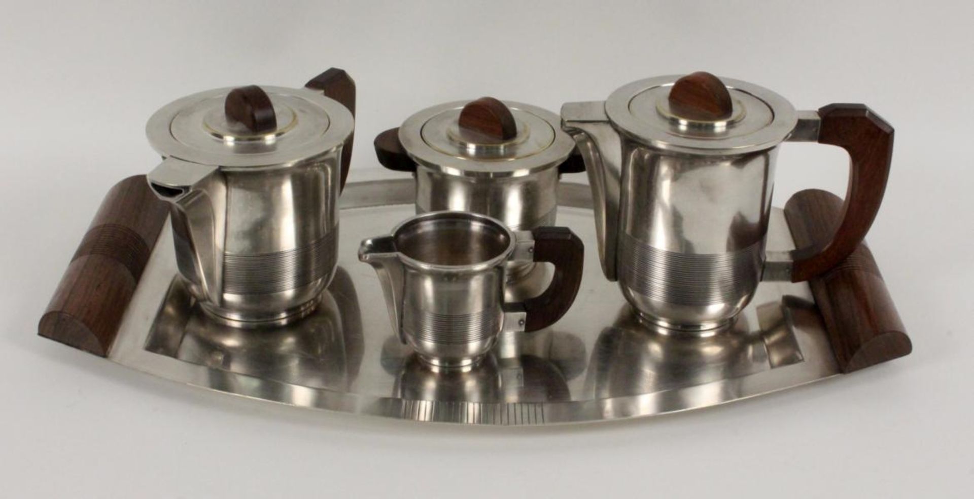 ART DECO TEE- und KAFFEESERVICE1920er Jahre 5-teiliges Service aus versilbertem Messing mit