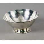 FUSS-SCHALESilber. Gest. H.7cm, D.13,5cm, ca. 144gAufrufpreis: 80 A FOOTED BOWLSilver, hallmarked,