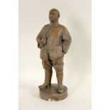 DER BRAVE SOLDAT SCHWEIJKGipsfigur eines Offiziersburschen in grauer Uniform. H.39cm, min. best.