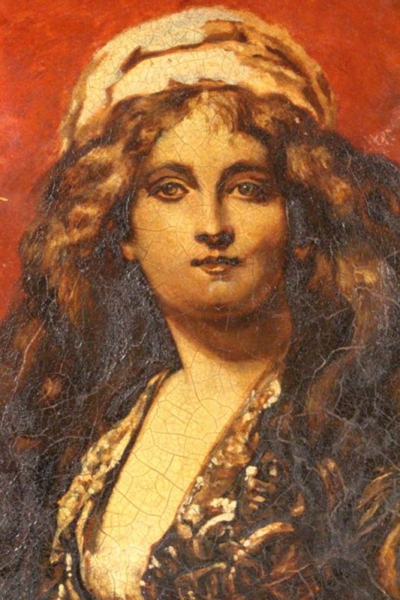 GROSSER WANDTELLERum 1900 Keramik, farbig bemalt mit Portrait einer Orientalin. Rötlicher Scherben - Bild 3 aus 5