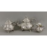 FRANZÖSISCHES TEESERVICEPierre Queille, Paris 1838 - 1846 Silber im Barockstil. 3-teilig,