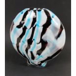 MURANO ZIERVASEDickes farbloses Glas mit blauen und dunkelgrauen Einschmelzungen. H.30cmAufrufpreis: