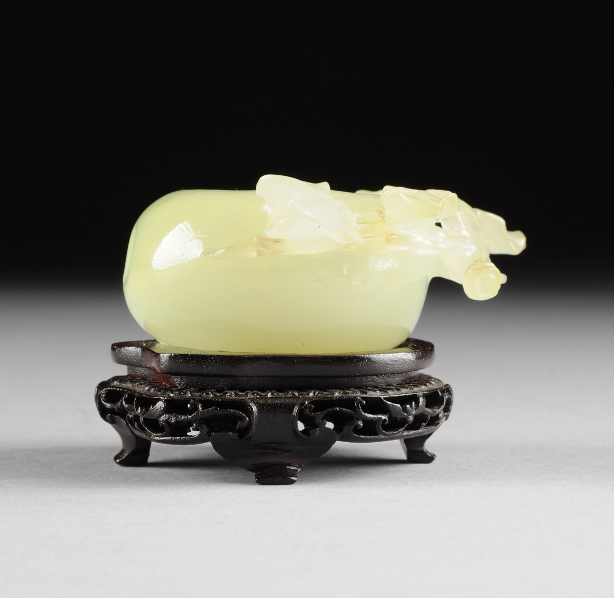 A CHINESE CARVED JADEITE BRUSH WASHER, 20TH CENTURY, in the form of a peach with leaves, of pale - Image 2 of 8