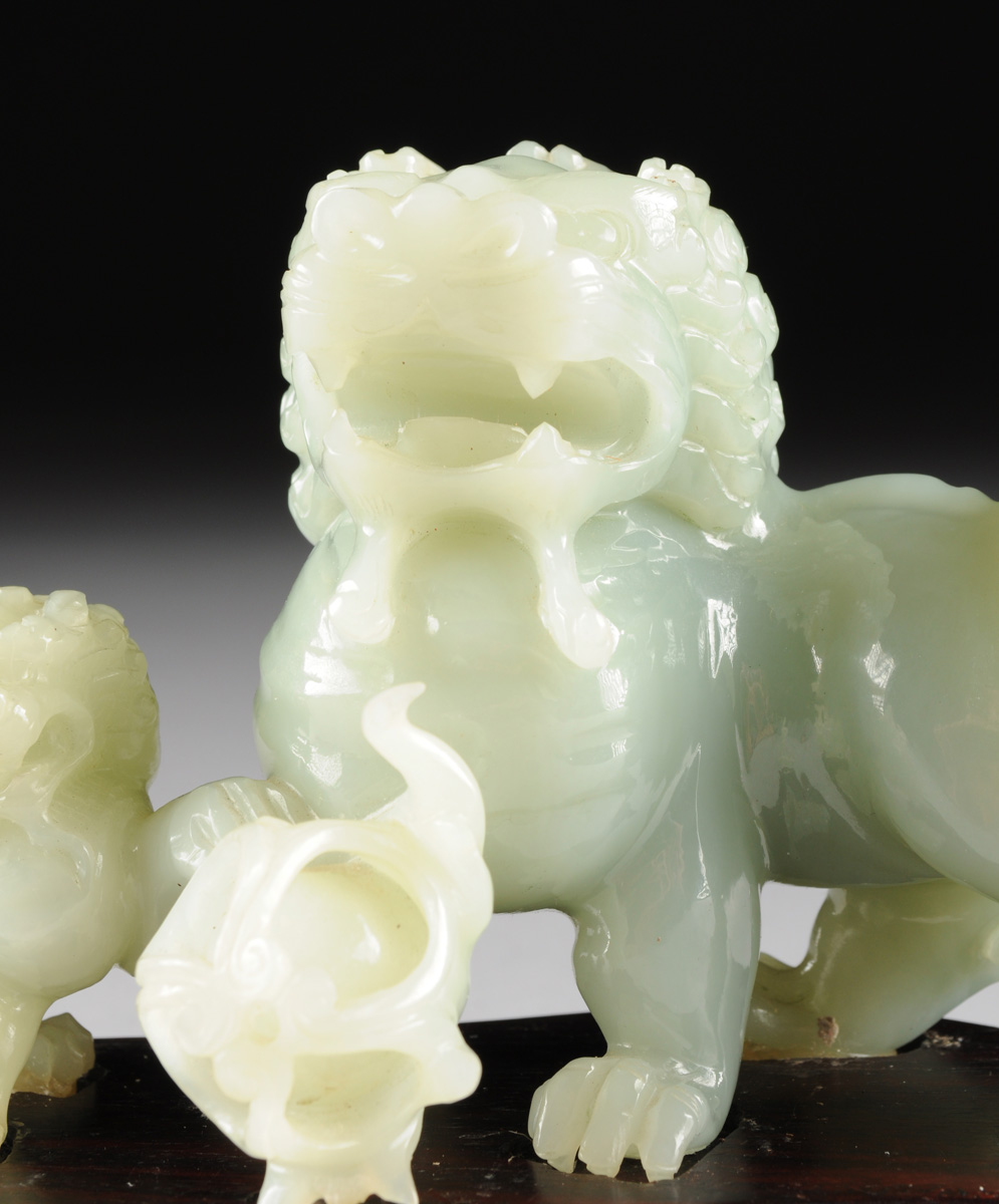 A CHINESE CARVED JADEITE FIGURAL GROUP OF TWO FOO DOGS, 20TH CENTURY, of a large foo dog with a - Image 2 of 8