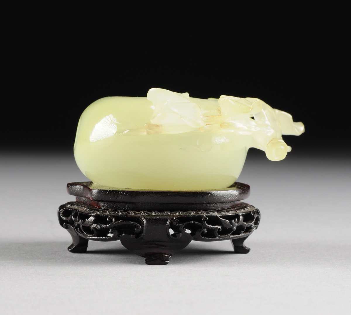 A CHINESE CARVED JADEITE BRUSH WASHER, 20TH CENTURY, in the form of a peach with leaves, of pale - Image 3 of 8