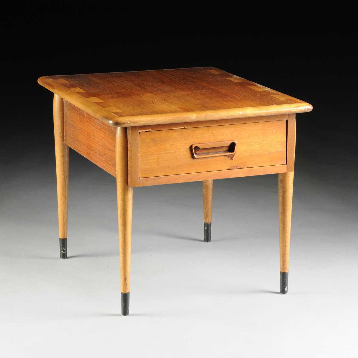 ANDRE BUS (American 20th Century) A WALNUT AND OAK END TABLE, "ACCLAIM" MODEL 900-92, FOR LANE, ALTA