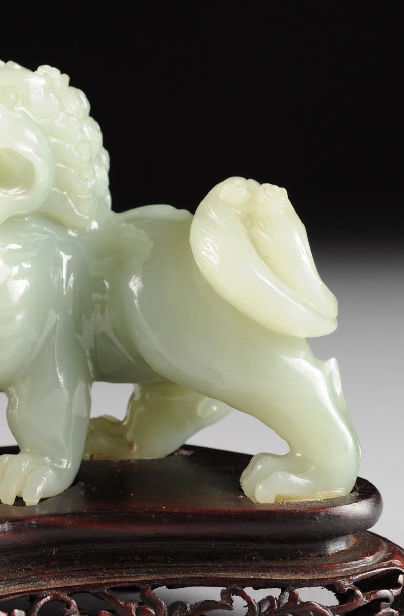 A CHINESE CARVED JADEITE FIGURAL GROUP OF TWO FOO DOGS, 20TH CENTURY, of a large foo dog with a - Image 4 of 8