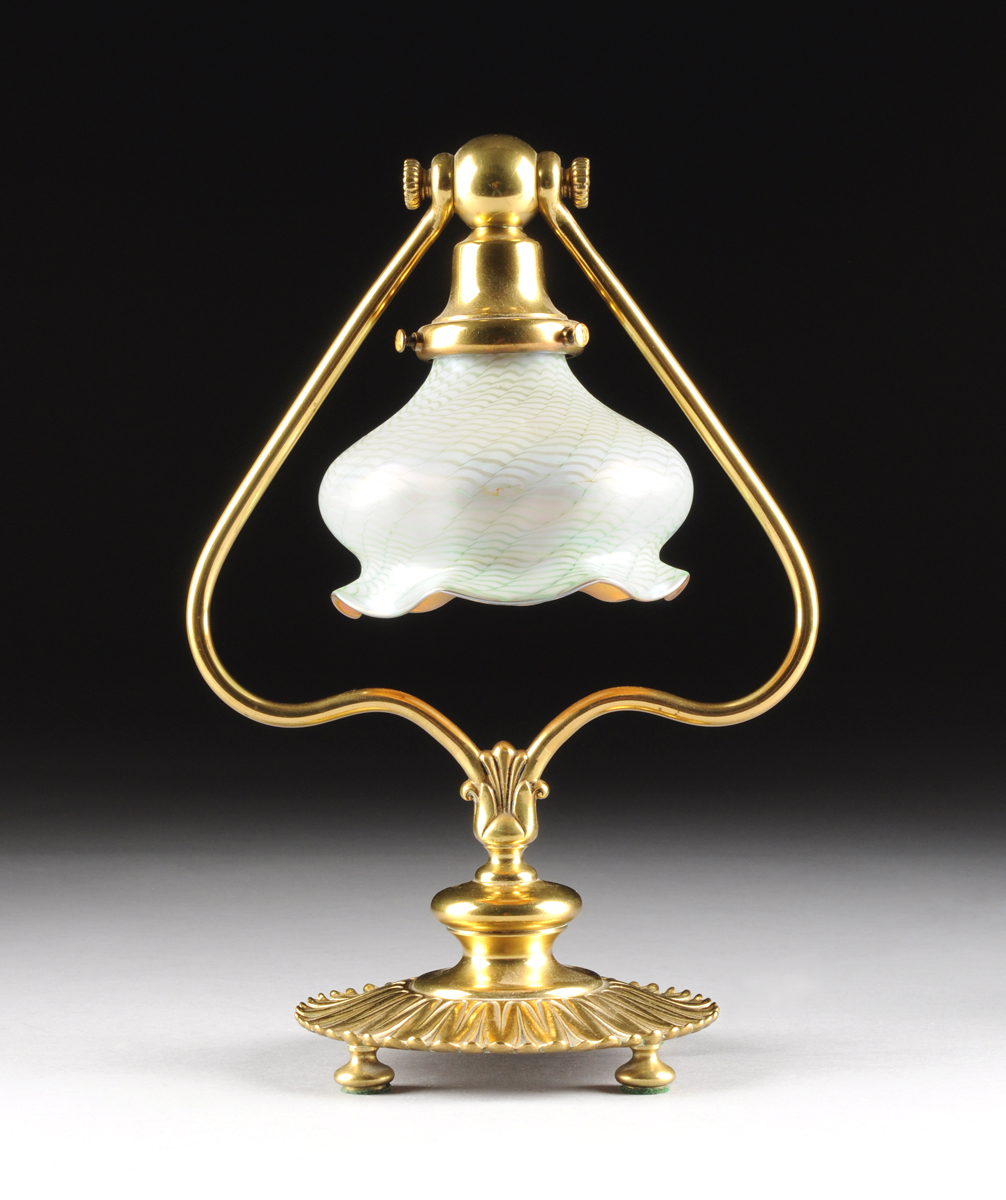 A FOSTORIA LACQUERED GILT BRASS AND IRIDESCENT ART GLASS LAMP, ART AND LEAF PATTERN, 20TH CENTURY,