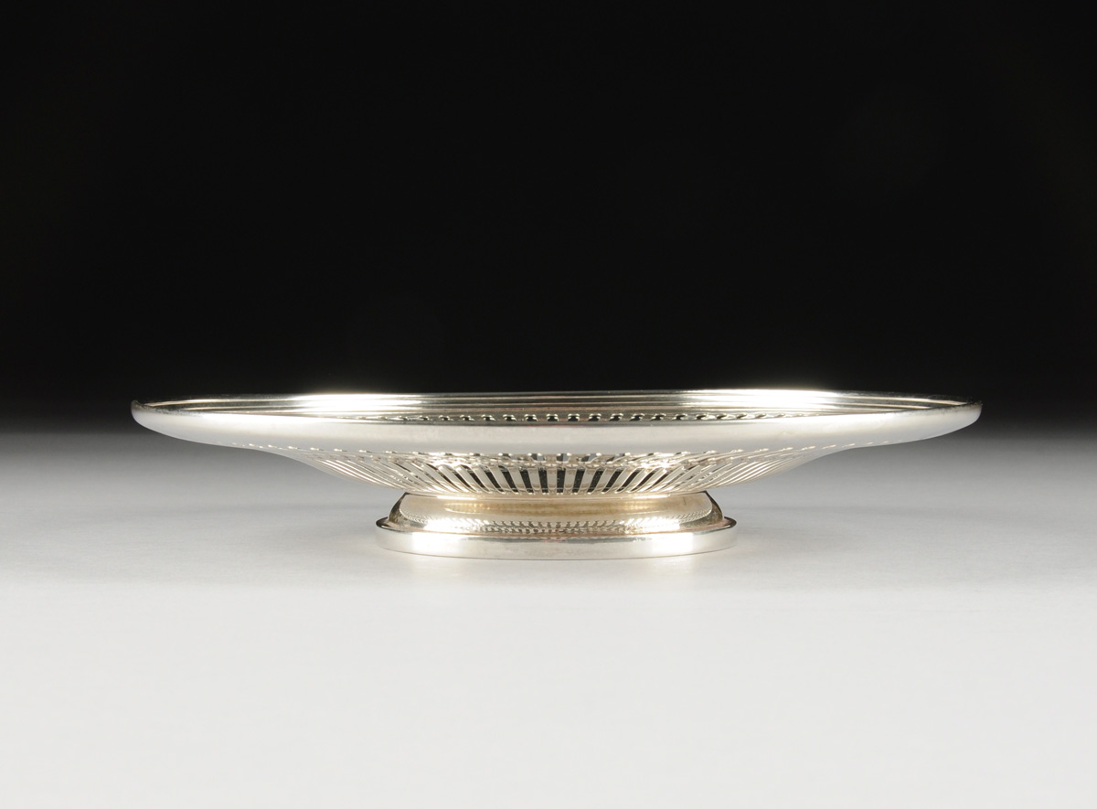 A GROUP OF SIX AMERICAN RETICULATED STERLING SILVER ITEMS, CIRCA 1910, comprising a Frank Whiting - Image 10 of 11