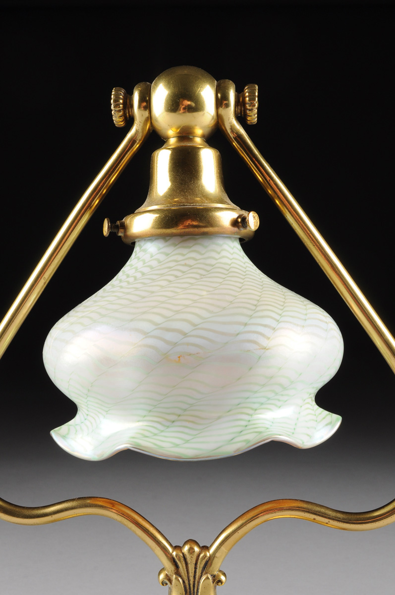 A FOSTORIA LACQUERED GILT BRASS AND IRIDESCENT ART GLASS LAMP, ART AND LEAF PATTERN, 20TH CENTURY, - Image 3 of 6