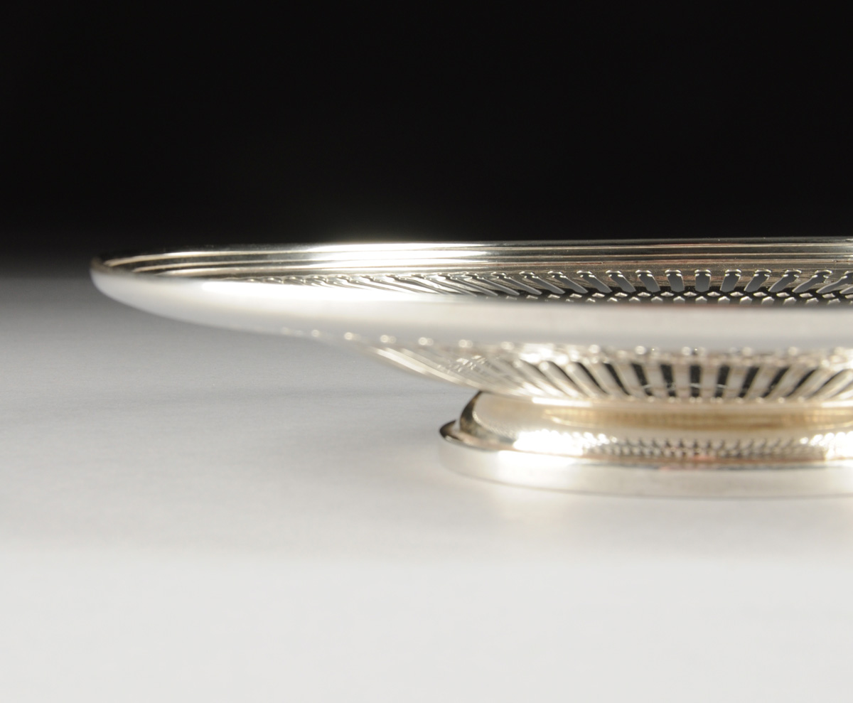 A GROUP OF SIX AMERICAN RETICULATED STERLING SILVER ITEMS, CIRCA 1910, comprising a Frank Whiting - Image 11 of 11