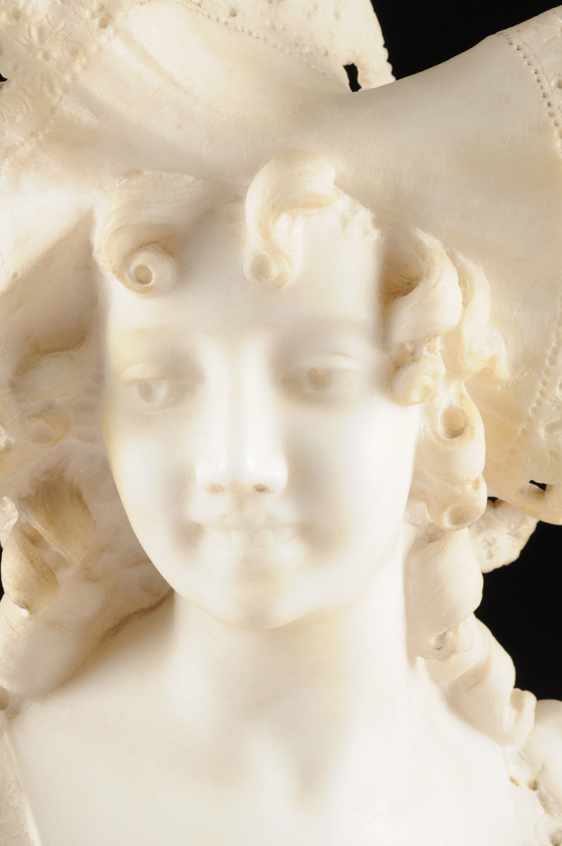 43AN ITALIAN CARVED WHITE MARBLE BUST OF A MAIDEN BEAUTY, LATE 19TH/EARLY 20TH CENTURY, nicely - Image 2 of 9