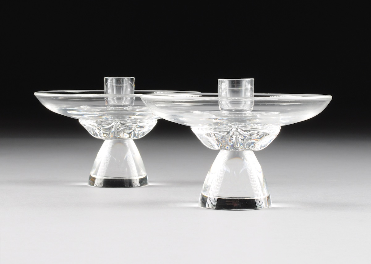 A PAIR OF STEUBEN CRYSTAL STAR CANDLESTICKS, PATTERN SP976, ENGRAVED SIGNATURE, 1960'S, each in - Image 2 of 7