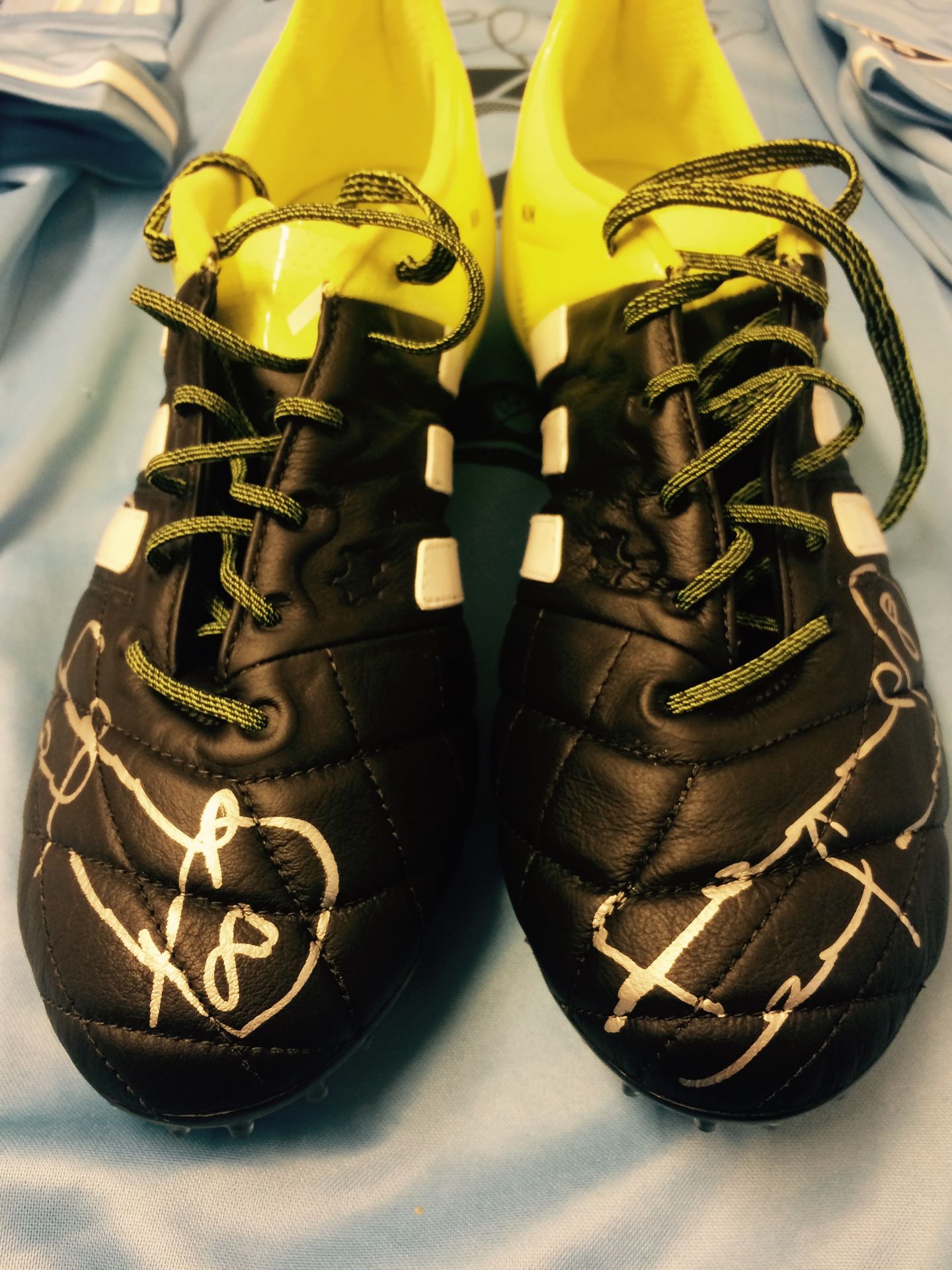 Football Legend Frank Lampard personally donates a signed shirt & boots - Image 4 of 12