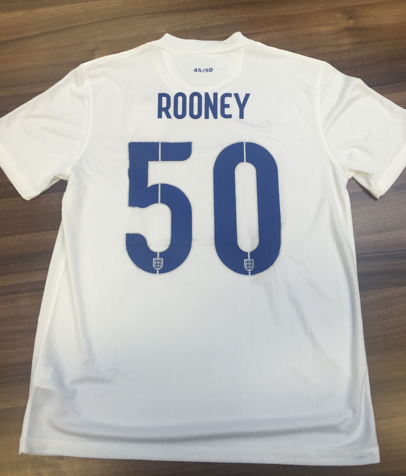 Wayne Rooney personally donates a 50th Celebration Shirt Signed, Dedicated and Framed - Image 2 of 4