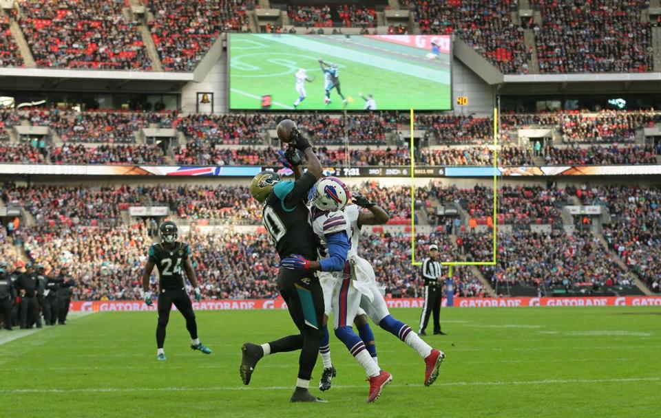 Guests of NFL UK to an Exclusive NFL Twickenham  Hospitality Experience - Image 2 of 4