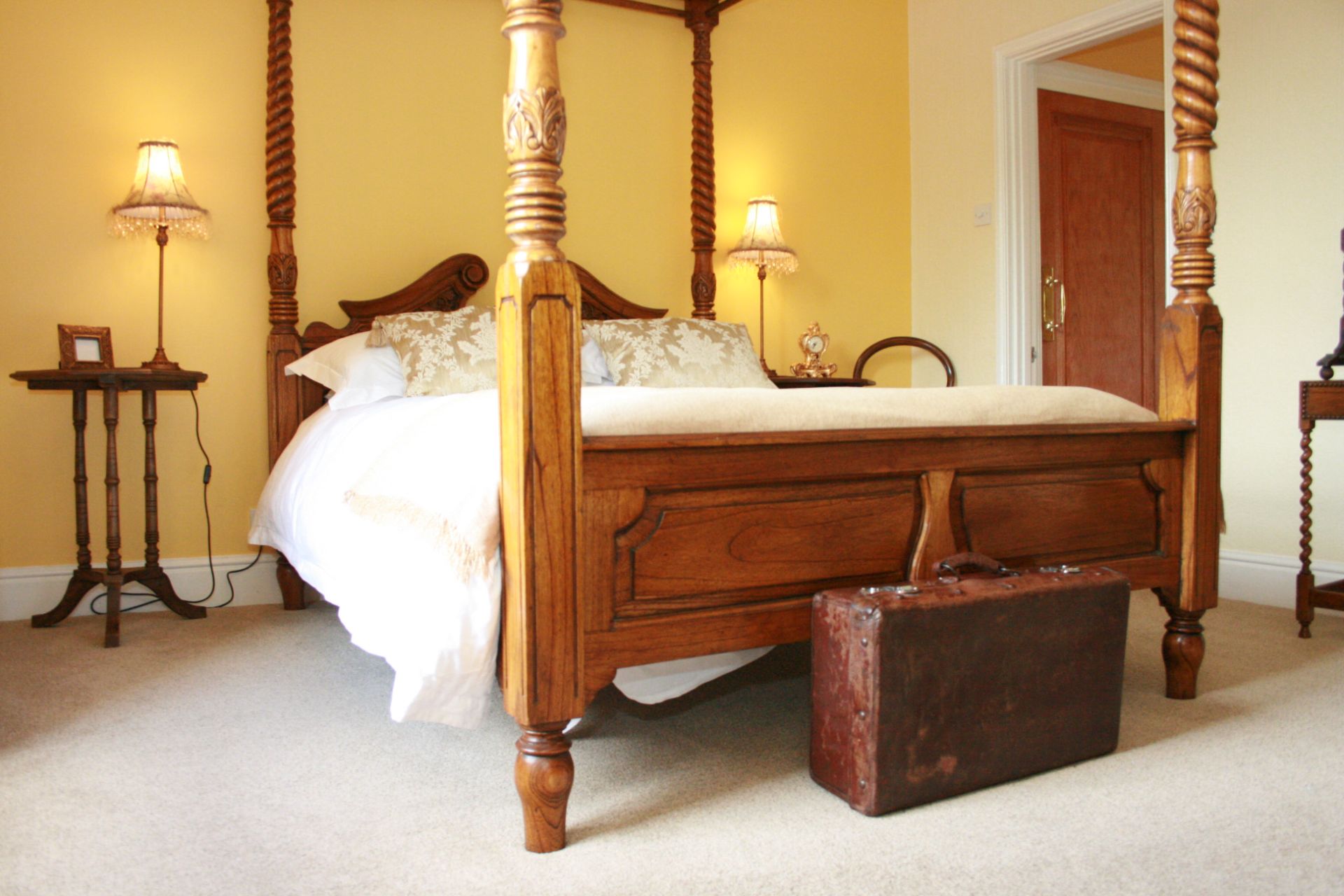 Beautiful Pendragon Bed and Breakfast in North Cornwall - Image 2 of 2