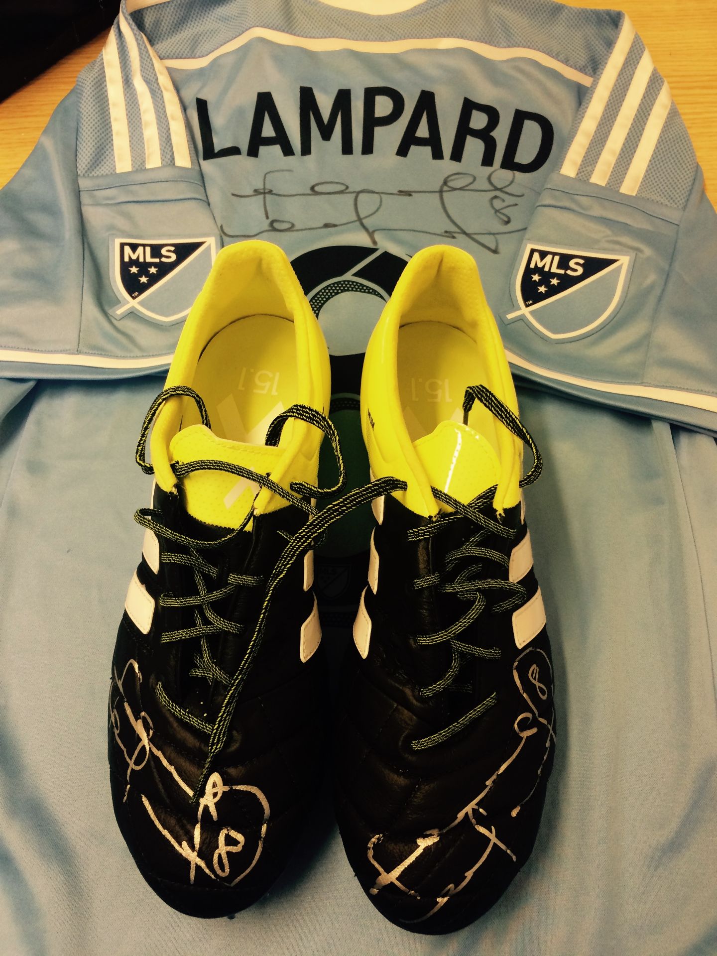 Football Legend Frank Lampard personally donates a signed shirt & boots - Image 3 of 12