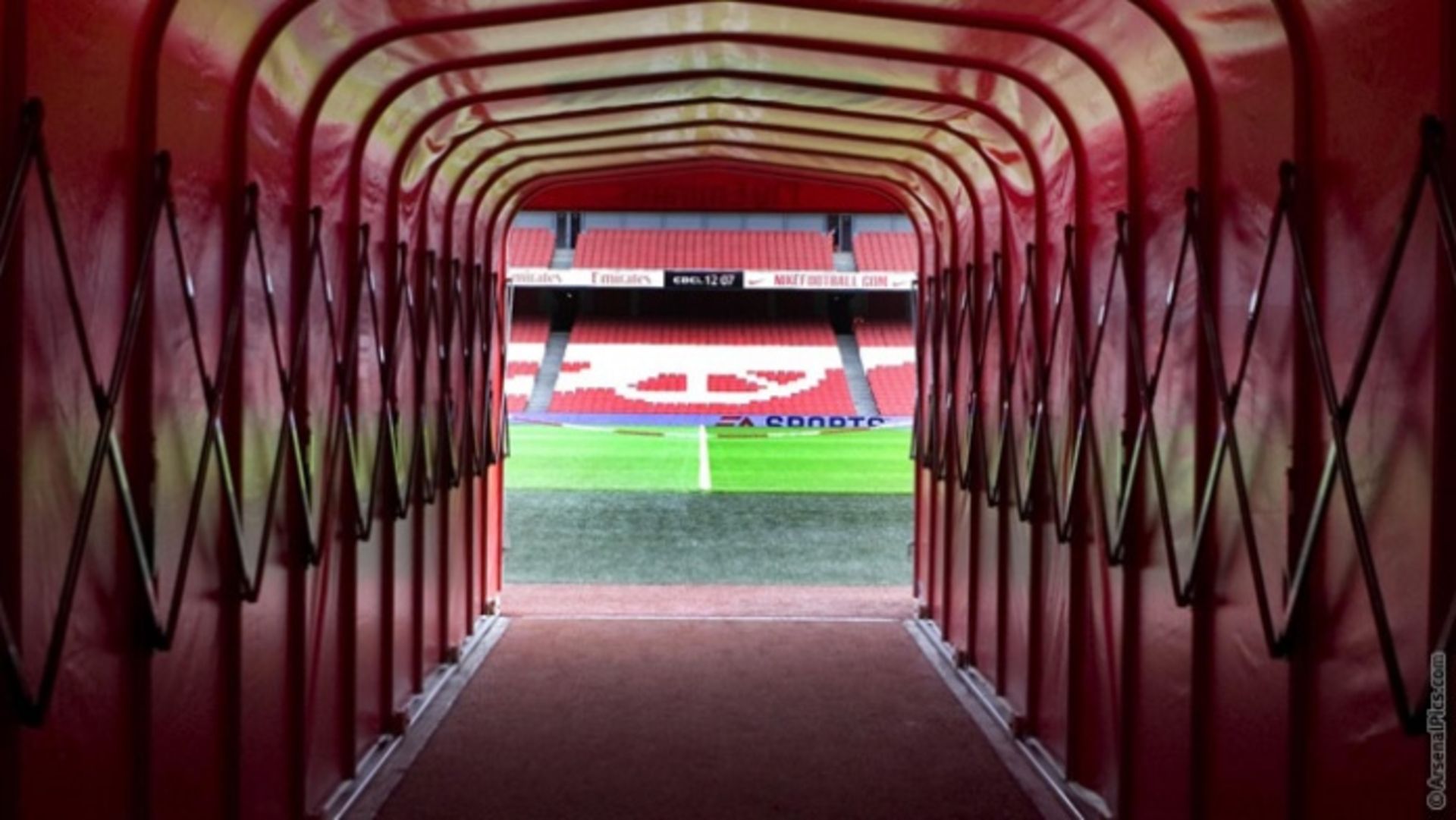Arsenal FC invite you to enjoy a VIP Match Experience, inc a signed team Jersey, pre-match champgne - Image 5 of 5
