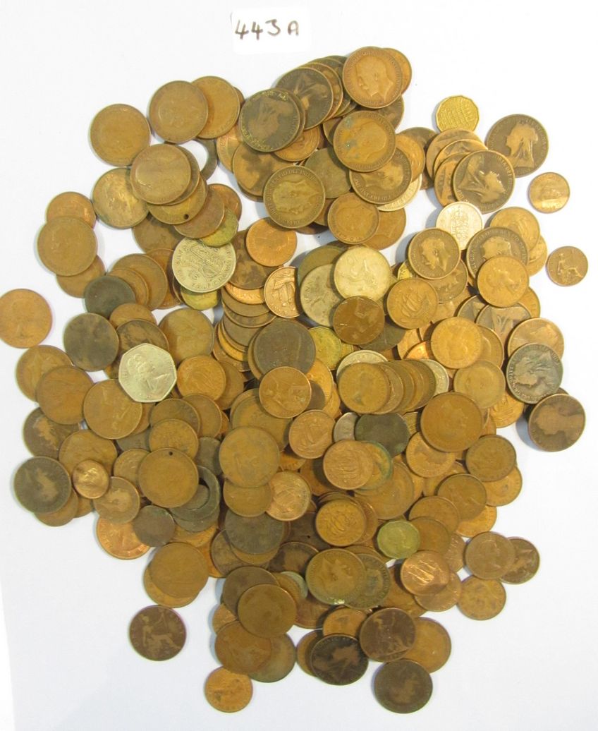 A tin of British coins, halfpennies, pennies, brass threepences etc Victoria through to Eliz II -