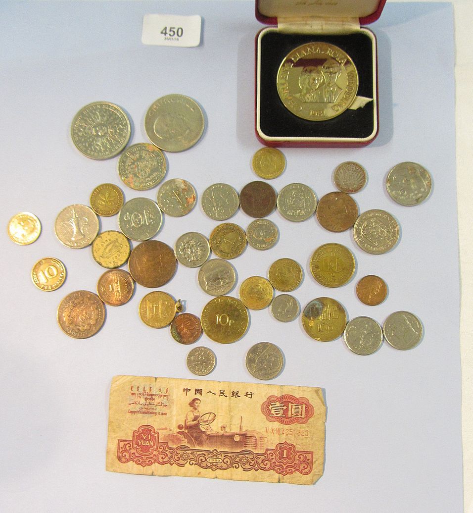 A tray of world coins, medallion for Napoleon 1, China banknote, Churchill crown, Charles & Diana