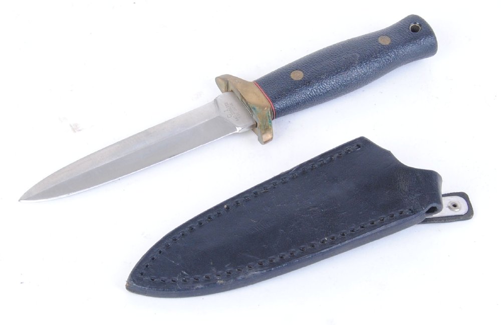 Boot knife with 4 ins double edged blade, brass crossguard, spring clip sheath - Image 2 of 2