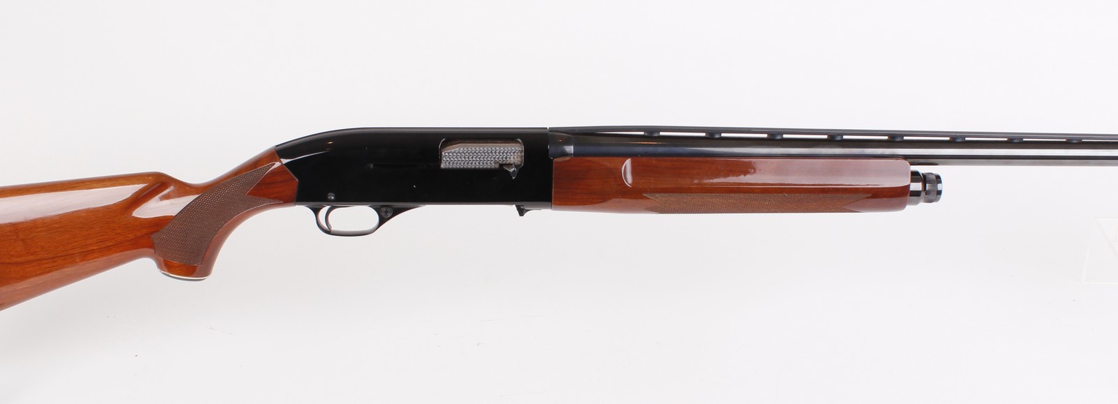 12 bore Winchester Model 1500 XTR, semi automatic, three shot, 28 ins 1/4 choke barrel, ventilated