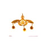 An 18ct gold wasp brooch, the double wasp brooch with three hanging pendants, approx 7.7g