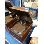 Table grand gramophone: an HMV Model 109, with no. 4 soundbox, hand-released autobrake and maho­gany