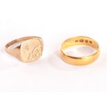 A 22ct gold wedding band, approx 4.3g, together with a 9ct gold gent’s signet ring, approx 1.7g (2)