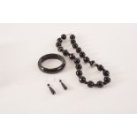 A suite of agate jewellery, including a bead necklace, a pair of drop earrings and a bangle (4)